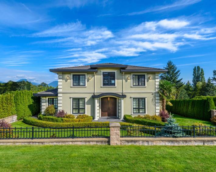 luxury-house-in-vancouver-canada-2025-10-28-21-16-50-utc-scaled